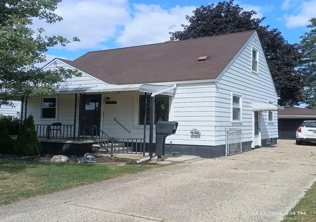 Photo 3 of Single family home for sale at 25880 Groveland St, Roseville, MI 48066 | MLS# 20261057381 | Listing updated on 2026-09-18
