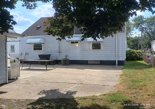 Photo 3 of Single family home for sale at 25880 Groveland St, Roseville, MI 48066 | MLS# 20261057381 | Listing updated on 2026-09-18