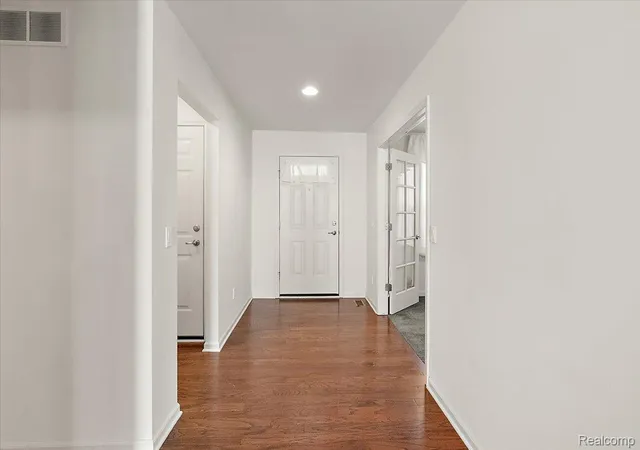 Listing Photo 4 - Condo for sale in building located at 3679 W Madison Ave, Lake Orion, MI 48359