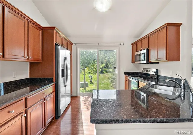 Listing Photo 5 - Condo for sale in building located at 3679 W Madison Ave, Lake Orion, MI 48359