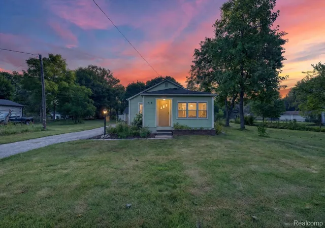 Photo 1 of Sale Pending at 915 Olive St, Oxford, MI 48371 | MLS# 20261057481 | Listing updated on 2026-09-24