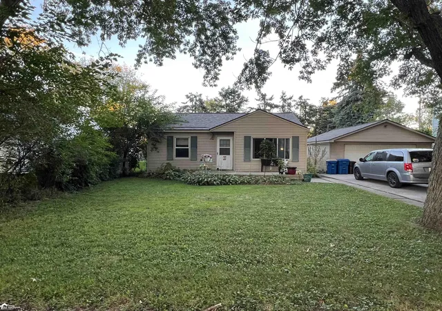 Photo 2 of Single family home for sale at 2816 Wisner St, Waterford, MI 48329 | MLS# 5050216053 | Listing updated on 2026-10-09