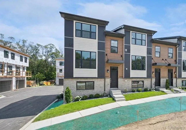 Photo 1 of Condo for sale at 1016 Pine Tree Ln, Troy, MI 48085 | MLS# 20261057715 | Listing updated on 2026-09-13