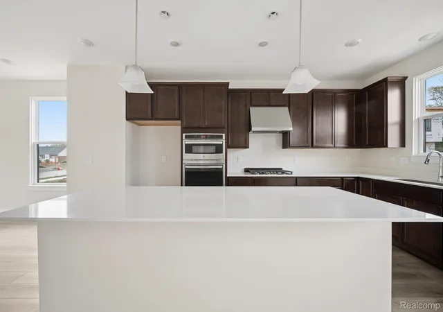 Listing Photo 5 - Condo for sale in building located at 1016 Pine Tree Ln, Troy, MI 48085