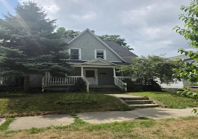 Photo 1 of Single family home for sale at 110 Dale St Ne, Grand Rapids, MI 49505 | MLS# 65026038476 | Listing updated on 2026-09-03