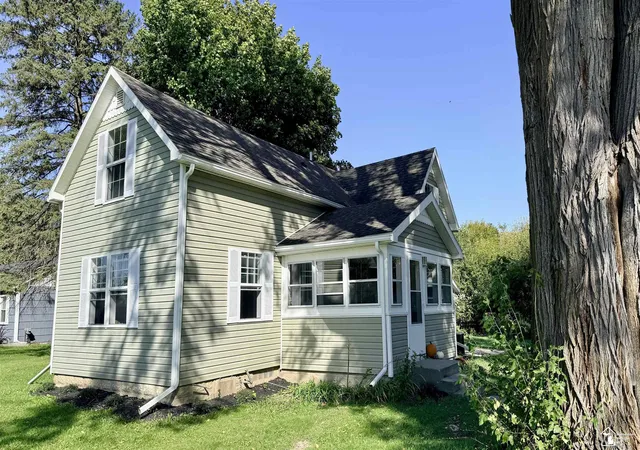 Photo 1 of Single family home for sale at 8408 Memorial Hwy, Ottawa Lake, MI 49267 | MLS# 57050216246 | Listing updated on 2026-10-07