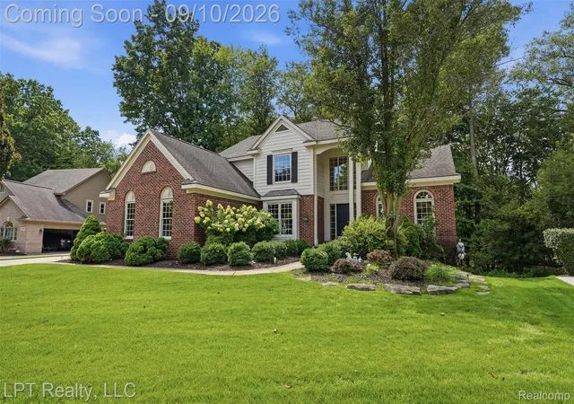 Photo 4 of Single family home for sale at 1419 Woodbridge Ln, Wixom, MI 48393 | MLS# 20261058035 | Listing updated on 2026-10-06