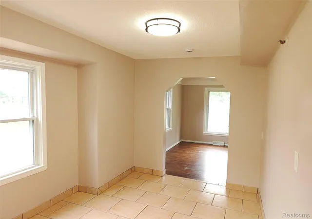 Photo 4 of Single family home for sale at 6270 Hunt St, Romulus, MI 48174 | MLS# 20261058059 | Listing updated on 2026-09-17