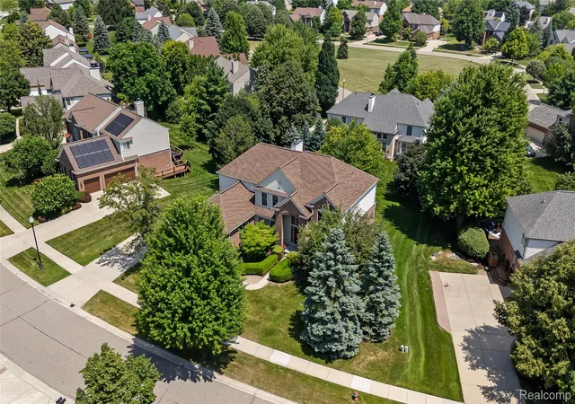 Photo 3 of Single family home for sale at 887 Loggers Cir, Rochester, MI 48307 | MLS# 20261058234 | Listing updated on 2026-09-10
