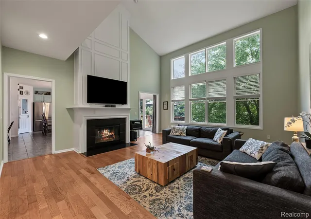 Photo 4 of Single family home for sale at 887 Loggers Cir, Rochester, MI 48307 | MLS# 20261058234 | Listing updated on 2026-09-10