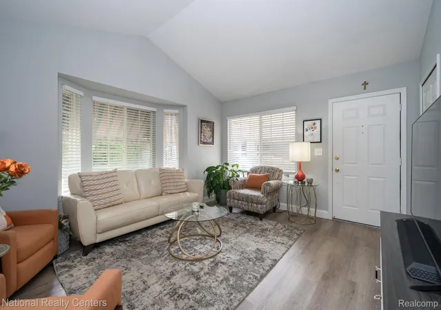 Listing Photo 4 - Condo for sale in building located at 19337 Mandarin Dr, Roseville, MI 48066