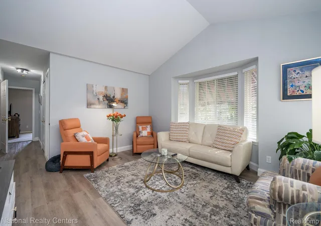Listing Photo 5 - Condo for sale in building located at 19337 Mandarin Dr, Roseville, MI 48066