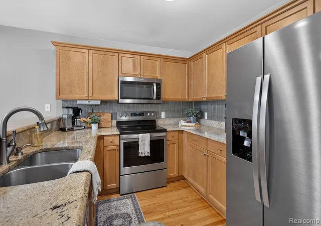 Listing Photo 5 - Condo for sale in building located at 3383 Baldwin Woods Dr, Lake Orion, MI 48359