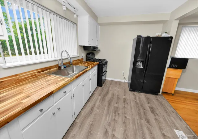 Photo 4 of Single family home for sale at 21011 Kemp St, Clinton Township, MI 48035 | MLS# 20261058479 | Listing updated on 2026-09-17