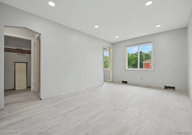 Photo 4 of Single family home for sale at 4600 Lakewood St, Detroit, MI 48215 | MLS# 20261058772 | Listing updated on 2026-09-01