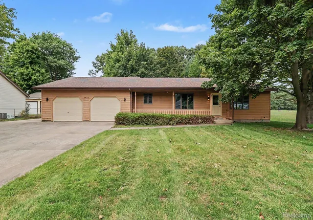 Photo 1 of Single family home for sale at 1478 Hendrick Rd, Norton Shores, MI 49441 | MLS# 20261059016 | Listing updated on 2026-09-18