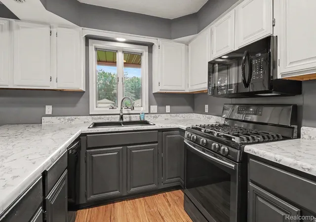 Photo 4 of Single family home for sale at 1478 Hendrick Rd, Norton Shores, MI 49441 | MLS# 20261059016 | Listing updated on 2026-09-18