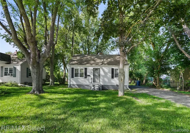 Photo 3 of Single family home for sale at 3155 Leith St, Flint, MI 48506 | MLS# 20261059045 | Listing updated on 2026-09-16