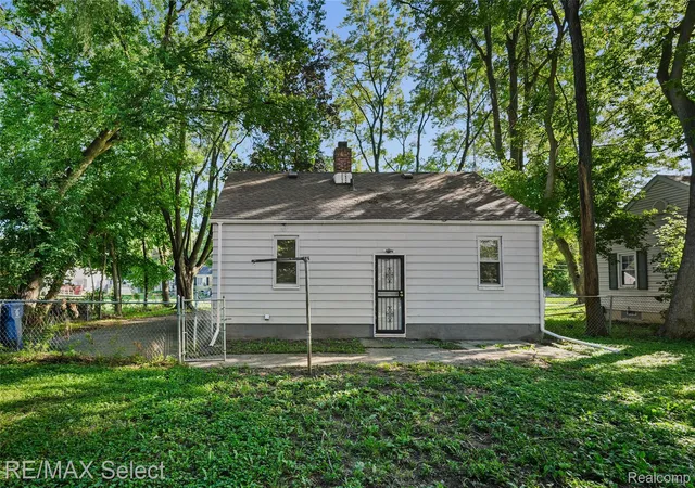 Photo 3 of Single family home for sale at 3155 Leith St, Flint, MI 48506 | MLS# 20261059045 | Listing updated on 2026-09-16