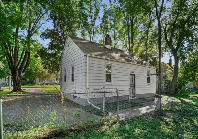 Photo 4 of Single family home for sale at 3155 Leith St, Flint, MI 48506 | MLS# 20261059045 | Listing updated on 2026-09-16