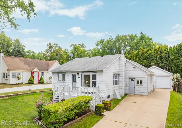 Photo 1 of Sale Pending at 4470 Bethune Ct, West Bloomfield Charter Township Oakland, MI 48323 | MLS# 20261059059 | Listing updated on 2026-10-10
