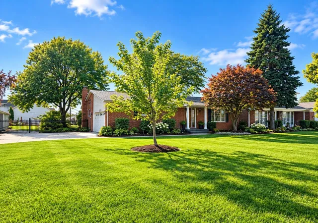 Photo 1 of Single family home for sale at 32160 S River Rd, Harrison Township, MI 48045 | MLS# 58050216669 | Listing updated on 2026-10-05