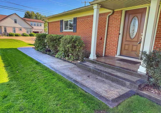 Photo 4 of Single family home for sale at 32160 S River Rd, Harrison Township, MI 48045 | MLS# 58050216669 | Listing updated on 2026-10-05