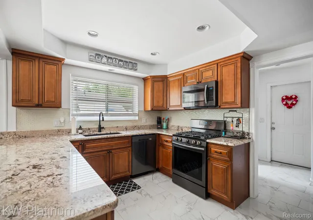 Photo 4 of Single family home for sale at 34126 Dryden Dr, Sterling Heights, MI 48312 | MLS# 20261059376 | Listing updated on 2026-09-12