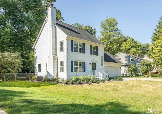 Photo 3 of Single family home for sale at 5893 Forestal Dr, Waterford, MI 48327 | MLS# 57050216704 | Listing updated on 2026-09-04