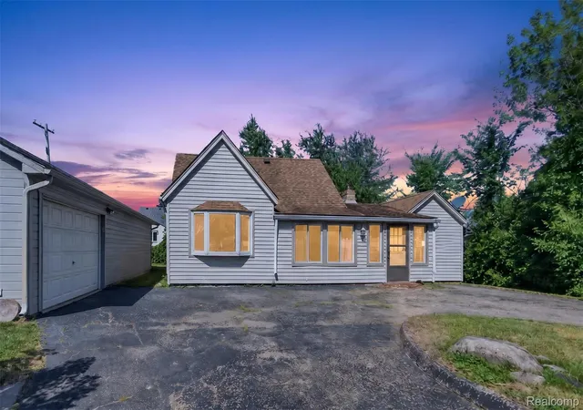 Photo 1 of Single family home for sale at 25801 Fern St, Roseville, MI 48066 | MLS# 20261059549 | Listing updated on 2026-10-08