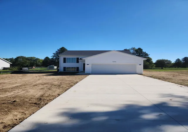 Photo 2 of Single family home for sale at 51997 Pulver Rd, Three Rivers, MI 49093 | MLS# 66026039673 | Listing updated on 2026-10-08