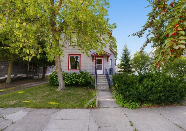Photo 2 of Single family home for sale at 1701 13th Avenue, Menominee, MI 49858 | MLS# 65026039727 | Listing updated on 2026-09-23