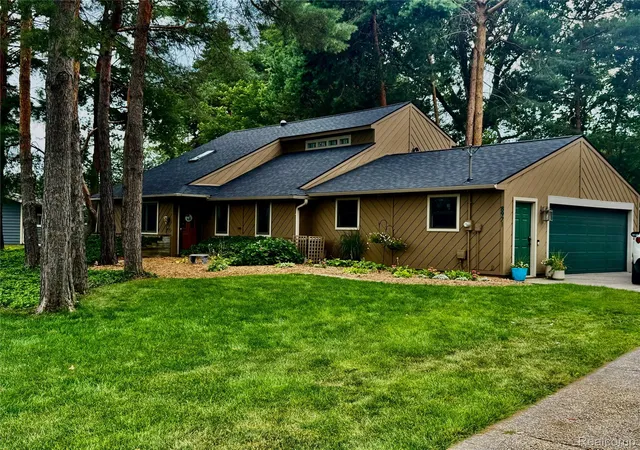 Photo 1 of Single family home for sale at 8971 Highland Dr, Freeland, MI 48623 | MLS# 20261059975 | Listing updated on 2026-09-07