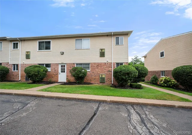 Photo 2 of Condo for sale at 5283 Highland Rd #205, Waterford, MI 48327 | MLS# 20261060071 | Listing updated on 2026-08-31
