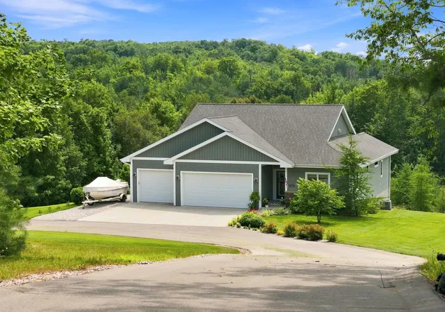 Photo 3 of Single family home for sale at 7684 N Gerber Dr, Northport, MI 49670 | MLS# 78080071824 | Listing updated on 2026-09-18
