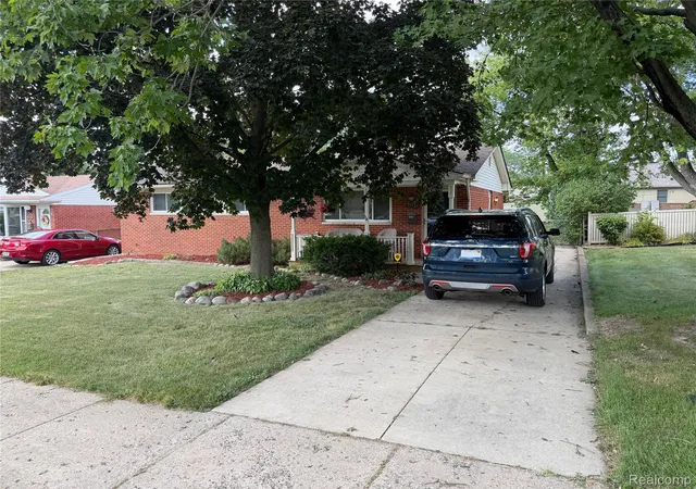 Photo 2 of Single family home for sale at 31524 Windsor St, Garden City, MI 48135 | MLS# 20261060509 | Listing updated on 2026-09-14
