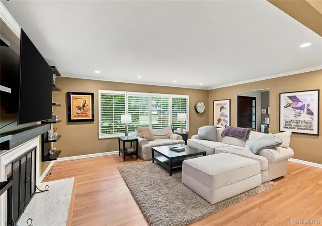 Photo 4 of Single family home for sale at 5523 Crabtree Rd, Bloomfield Hills, MI 48301 | MLS# 20261060655 | Listing updated on 2026-10-26