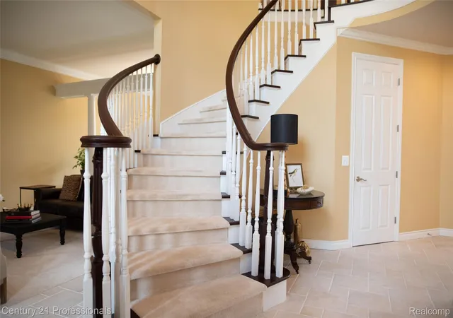 Photo 3 of Single family home for sale at 916 Majestic, Rochester Hills, MI 48306 | MLS# 20261060711 | Listing updated on 2026-10-08
