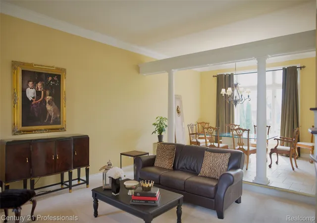 Photo 4 of Single family home for sale at 916 Majestic, Rochester Hills, MI 48306 | MLS# 20261060711 | Listing updated on 2026-10-08
