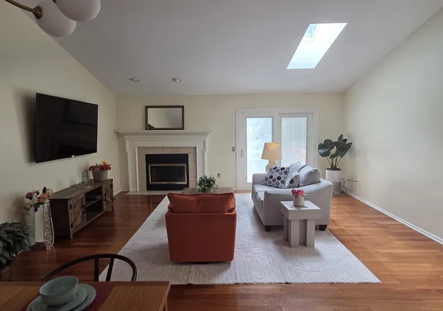 Listing Photo 5 - Condo for sale in building located at 33917 Lakewood Dr, Sterling Heights, MI 48312