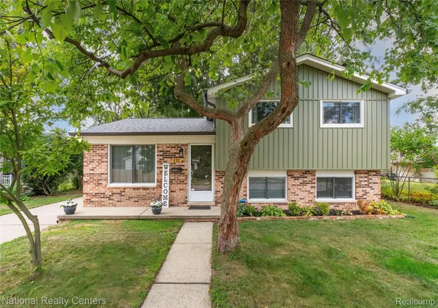 Photo 1 of Single family home for sale at 632 Bellevue Ave, Clawson, MI 48017 | MLS# 20261060826 | Listing updated on 2026-10-10