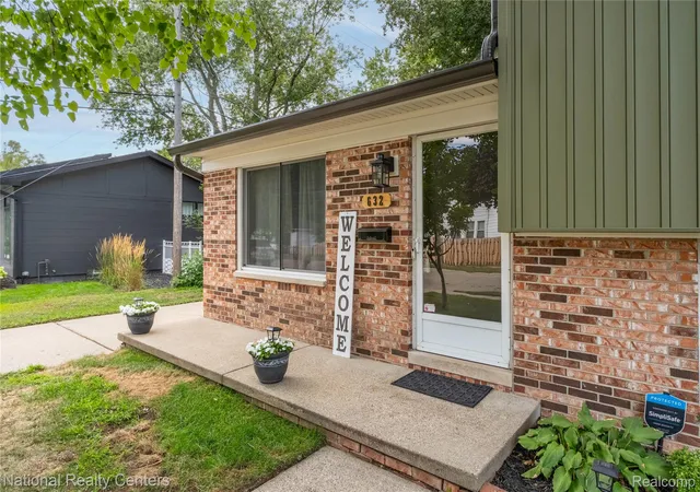 Photo 2 of Single family home for sale at 632 Bellevue Ave, Clawson, MI 48017 | MLS# 20261060826 | Listing updated on 2026-10-10