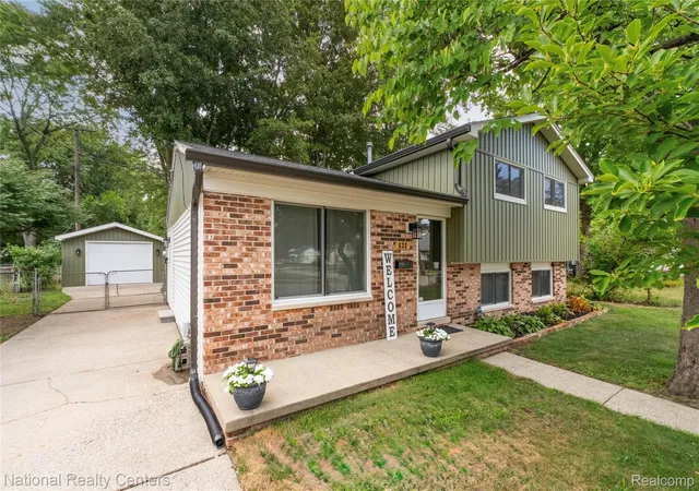 Photo 3 of Single family home for sale at 632 Bellevue Ave, Clawson, MI 48017 | MLS# 20261060826 | Listing updated on 2026-10-10