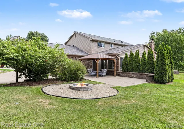 Photo 2 of Single family home for sale at 1904 Chelsea Ct, Rochester Hills, MI 48306 | MLS# 20261060901 | Listing updated on 2026-09-12
