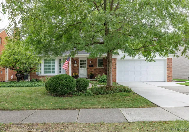 Photo 4 of Single family home for sale at 1399 Edmundton Dr, Grosse Pointe, MI 48236 | MLS# 20261061035 | Listing updated on 2026-09-12