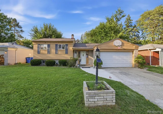 Photo 1 of Single family home for sale at 4661 N Tuxedo Dr, Warren, MI 48092 | MLS# 20261061064 | Listing updated on 2026-09-06