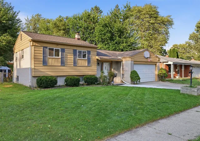 Photo 2 of Single family home for sale at 4661 N Tuxedo Dr, Warren, MI 48092 | MLS# 20261061064 | Listing updated on 2026-09-06