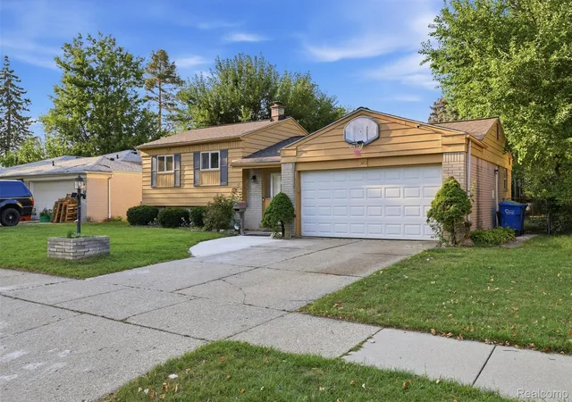 Photo 3 of Single family home for sale at 4661 N Tuxedo Dr, Warren, MI 48092 | MLS# 20261061064 | Listing updated on 2026-09-06