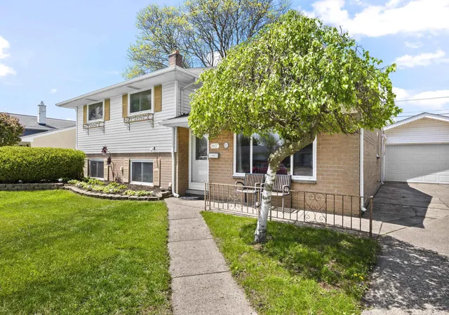 Photo 2 of Single family home for sale at 8607 Leslie St, Sterling Heights, MI 48314 | MLS# 58050217326 | Listing updated on 2026-09-11