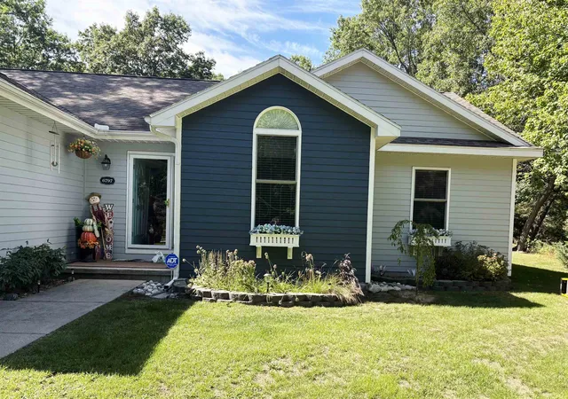 Photo 4 of Single family home for sale at 6797 Lakewood Dr, Oscoda, MI 48750 | MLS# 77080071919 | Listing updated on 2026-09-12